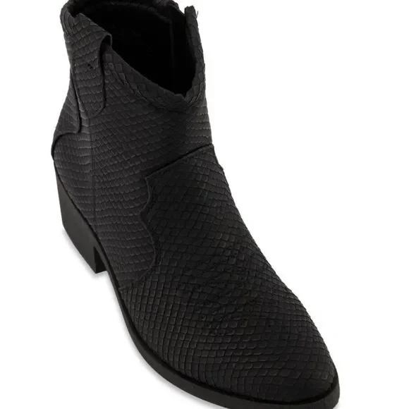 Rouge Helium! Ladies Black Cowboy Style Ankle Boots Faux Snakeskin Size 9 - Picture 2 of 3